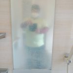 埼玉県春日部市の浴室クリーニング前、浴室鏡