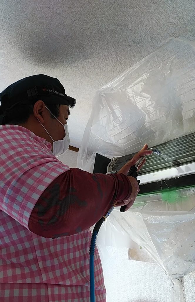 埼玉県三郷市のエアコンクリーニング、高圧洗浄